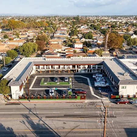 Aspire Inn Studios & Spas-2
